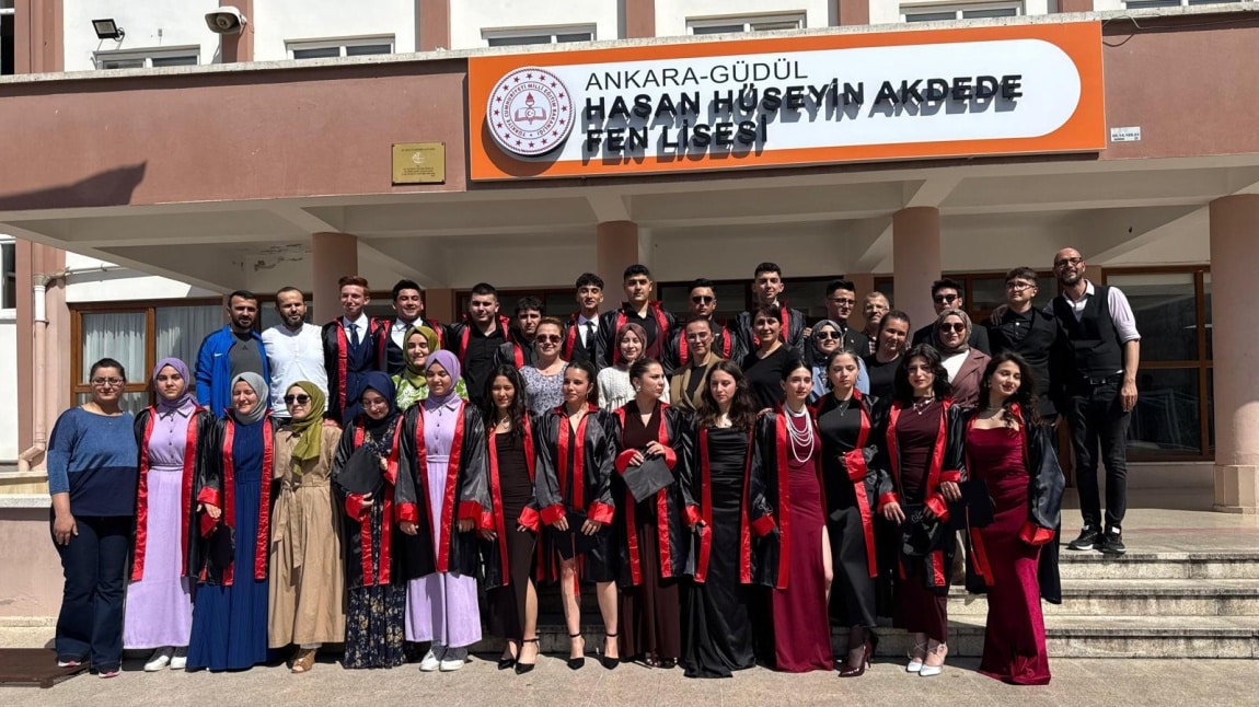 22.04.2025 Tarihinde 12. Sınıf Öğrencilerimizin Mezuniyet ve Kep Atma Töreninden Görüntüler